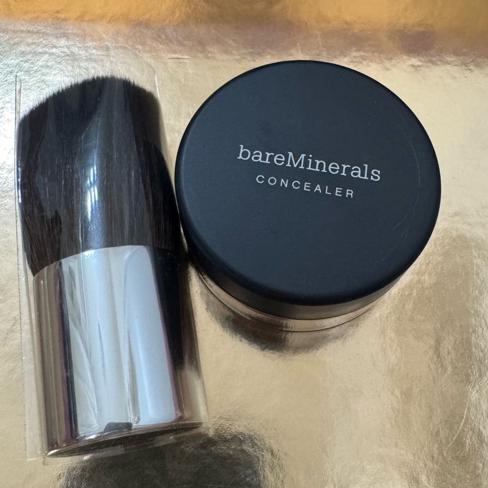 bareMinerals Concealer in Shade Deep Bisque and  KABUKI BRUSH 💓